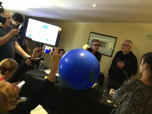 I terrapiattisti alla riscossa: "La Nasa? Come Disneyland"