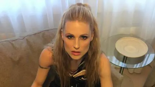 "Cosa sta succedendo qui?". La gaffe bollente di Michelle Hunziker