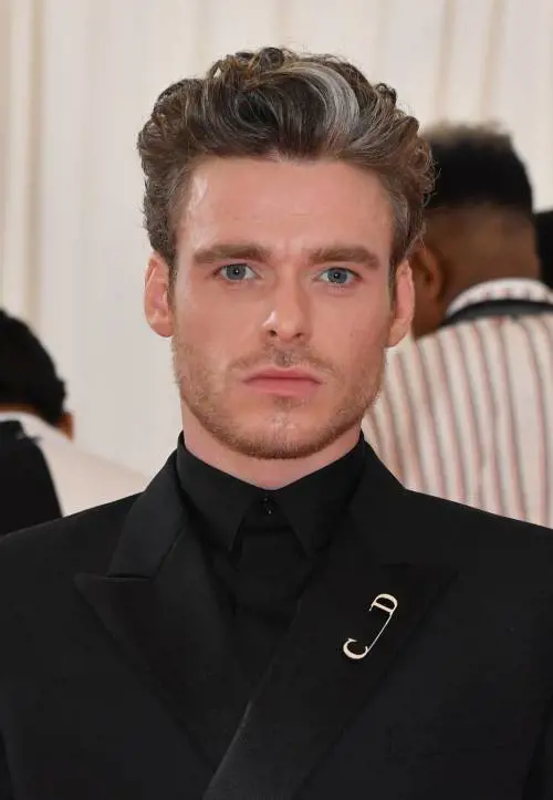 Richard Madden: "Poco divertente fare sesso gay nel film su Elton John"