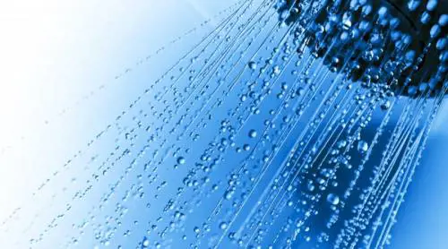 Rimini, fa la doccia in albergo e contrae la legionella