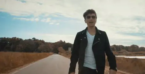 Ultimo si ferma durante il concerto per aiutare una fan