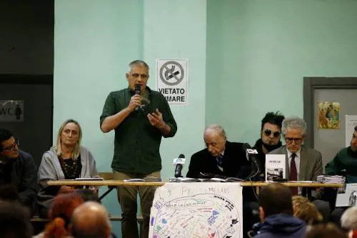 L'ultimo delirio di Tarzan: "Meloni fascista e schifosa"