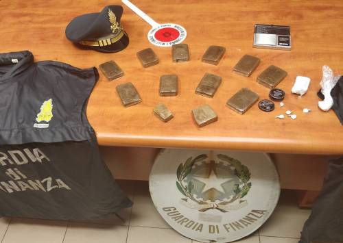 In casa hashish e cocaina, un arresto a Pozzuoli