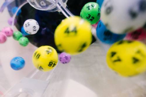 Muratore inglese vince 123 milioni alla lotteria ma continua a lavorare
