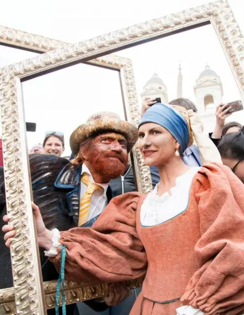 Pausini e Antonacci, irriconoscibili in Piazza di Spagna