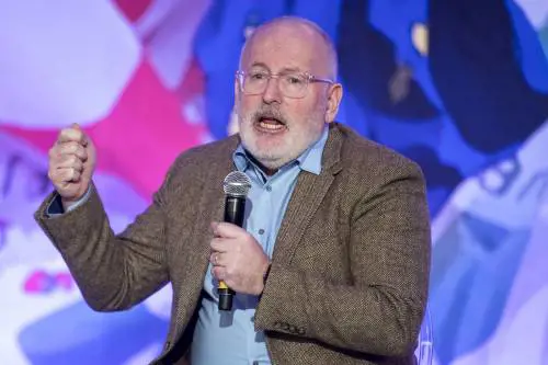 Un "rosso" al posto di Juncker. Timmermans: "Problema il governo italiano"
