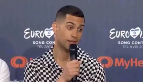 "Tu stai facendo il Ramadan...?". E Mahmood gela così il cronista