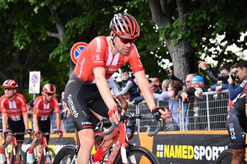 Giro d'Italia, Dumoulin non ce la fa: l'olandese si ritira