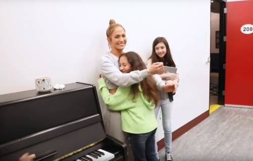 La figlia di Jennifer Lopez è virale su YouTube