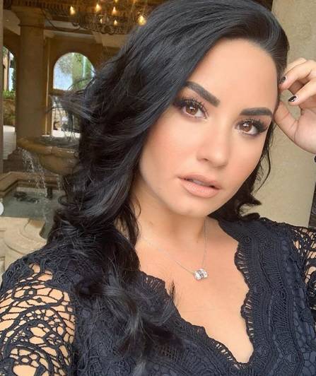 Demi Lovato si battezza nel fiume Giordano: "Vivo una nuova fase spirituale"