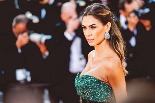 Melissa Satta infiamma Cannes con il suo spacco super hot