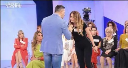 Uomini e Donne, le pesanti accuse di Roberta: "Riccardo e Ida? Non escludo un accordo"