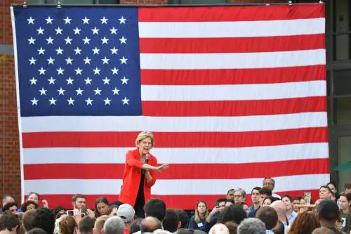 La candidata Elizabeth Warren in campagna elettorale per le Elezioni del 2020