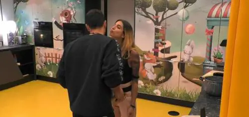 GF, Gianmarco Onestini e Erica Piamone flirtano: “Impastiamo insieme?”