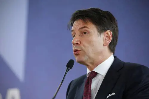 Conte: "Rinunceremo a cinque fucili per sostenere una borsa di studio per la pace"