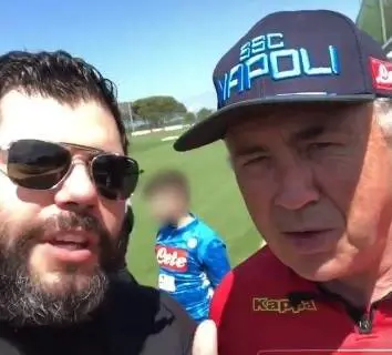 Salvatore Esposito scherza con Ancelotti: "Propongo il modulo di Oronzo Canà"