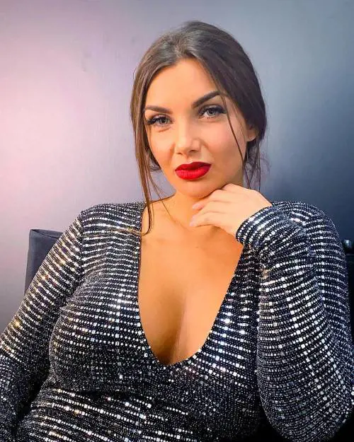 Elettra Lamborghini bollente: lo scatto senza veli sconvolge i social