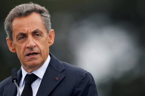 Sarkozy, l'inferno del bullo che ha oltraggiato Berlusconi