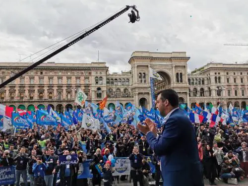 Migranti, la lite a distanza tra Salvini e papa Francesco 