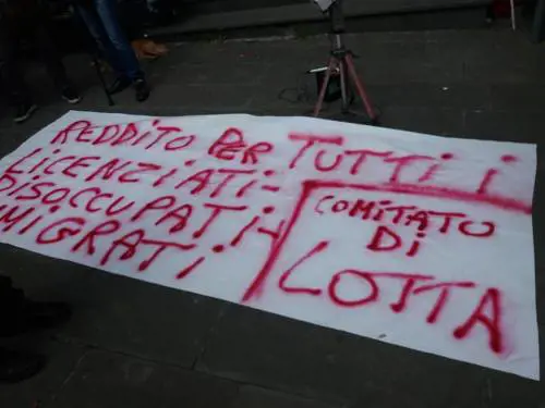 Il sindaco non gli concede la sala per l'assemblea, protestano gli operai a Pomigliano