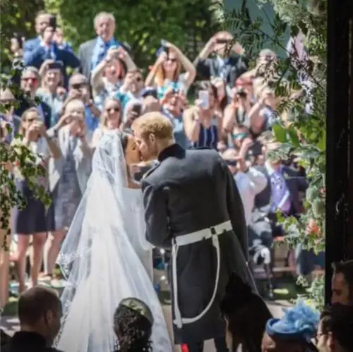 Un video commovente per celebrare un anno delle nozze di Meghan ed Harry