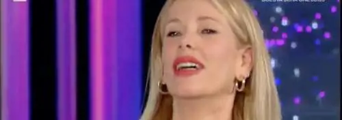 La Marcuzzi canta (e balla) con la Venier