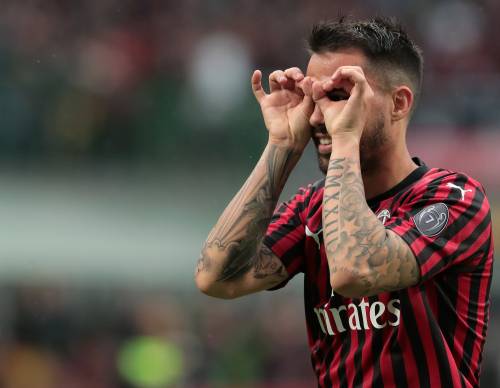 Il Milan liquida a fatica il Frosinone: 2-0 e speranze Champions ancora vive