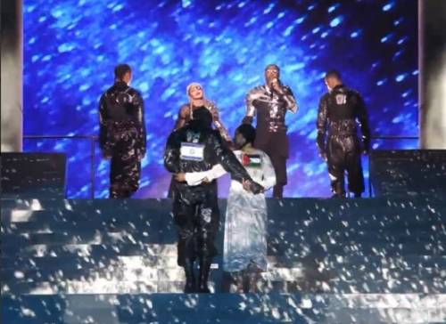 Unisce Israele e Palestina: bufera su Madonna