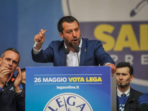 Il prelato pro Salvini sui migranti: "Giusto difendere i confini"