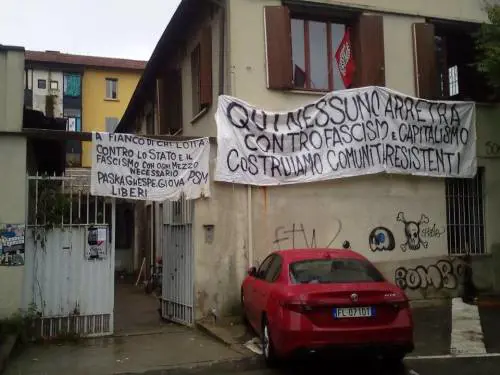 L'occupazione in diretta Facebook. Ma il Comune non ferma i centri sociali