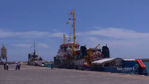 La Sea Watch 3 resta a Licata: domani al via gli interrogatori