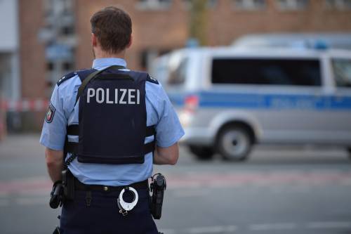 Germania, forze dell'ordine sgominano "polizia della sharia"
