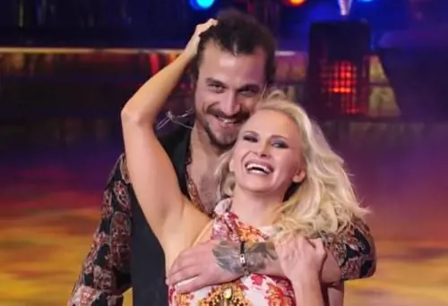 Osvaldo e Veera Kinnunen sempre più vicini, scoppia il caso a Ballando 