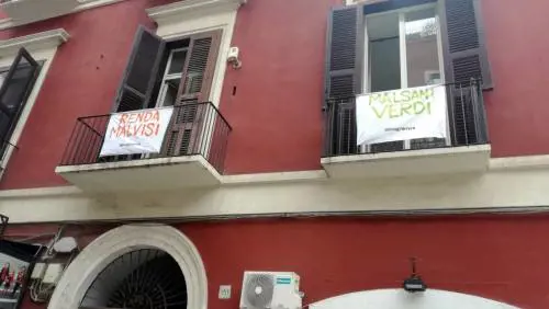 La trovata contro Salvini: gli insulti anagrammati