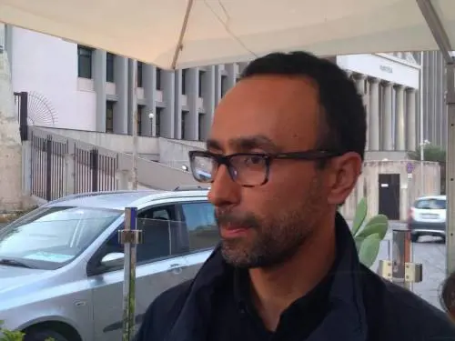 Il comandante Arturo Centore all'uscita del tribunale di Agrigento