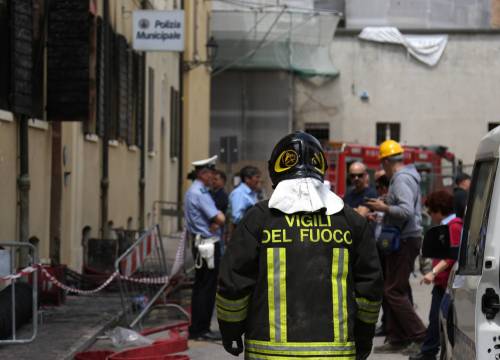 Due donne bruciate Attentatore clandestino irrompe sulle elezioni