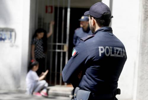 In 30 in un sottoscala: immigrati vivevano stipati a Torino, anche due bambini