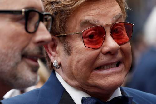 Elton John ha l'influenza: cancellato il concerto di stasera a Verona