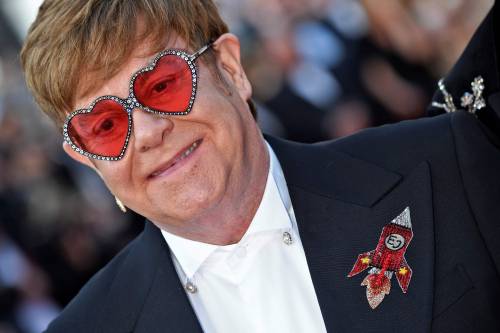Elton John costretto a posticipare il tour d'addio