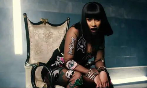 Cardi B annulla i concerti per la liposuzione