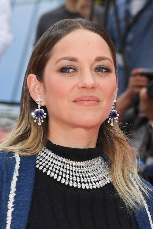 Marion Cotillard risplende sul red carpet di Cannes