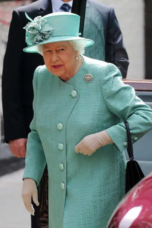 La Regina Elisabetta per il centenario della compagnia "Britsh Airways" 