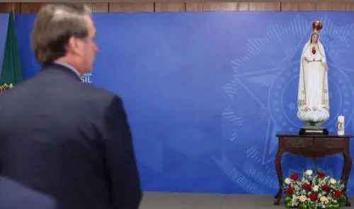 Bolsonaro consacra il Brasile al Cuore Immacolato di Maria