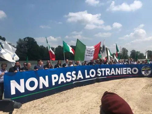 Manifestazione sul Piave di FdI: "Qui non passa lo straniero"