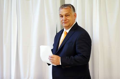 L'Europa contro Orbán: criminalizza i migranti