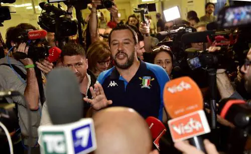 Il ministro rompe l'ennesima tradizione: lascia incustodito il Viminale per il Milan