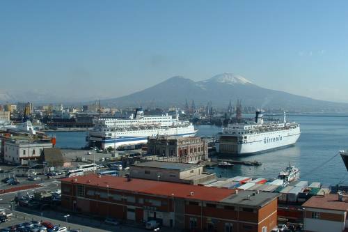 Appalti truccati al Porto di Napoli, arrestati imprenditori e funzionari