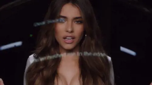 Paura al concerto di Madison Beer. E la cantante scappa via