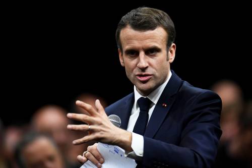 Macron europeista di facciata: sovranista se è contro l'Italia
