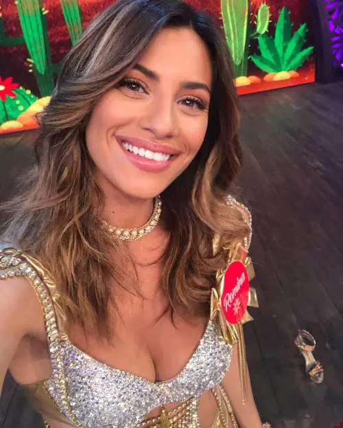 La sai l’ultima?, Ezio Greggio conduce insieme alla fidanzata